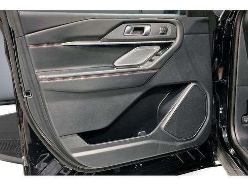 Used 2025 Ford Explorer ST image 24