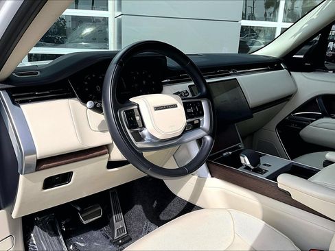 Used 2024 Land Rover Range Rover Long Wheelbase SE AWD/4WD image 13
