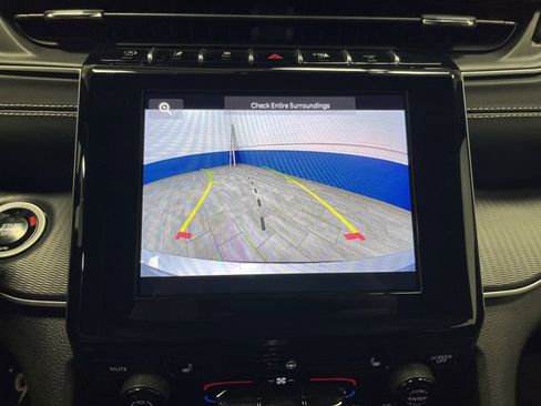 Used 2024 Jeep Grand Cherokee L Laredo image 9