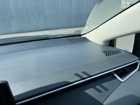 Used 2025 Toyota Corolla LE image 34