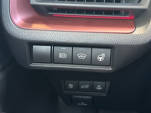 Certified 2025 Toyota Prius Plug-In Hybrid image 31