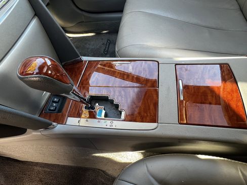 Used 2011 Toyota Camry XLE image 25