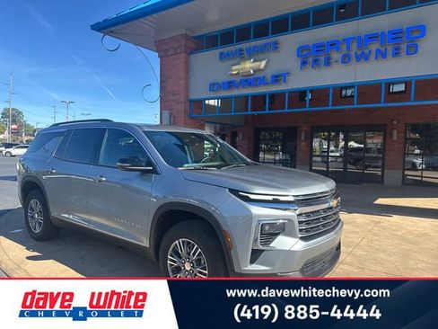 Certified 2025 Chevrolet Traverse LT image 1