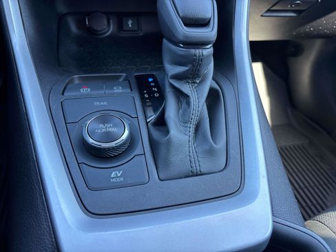 Used 2022 Toyota RAV4 XLE image 20