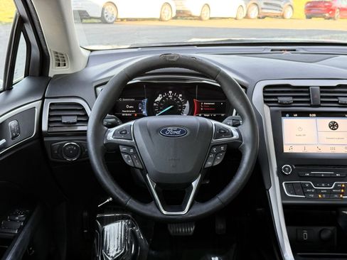 Used 2018 Ford Fusion SE w/ Equipment Group 602A FWD image 25