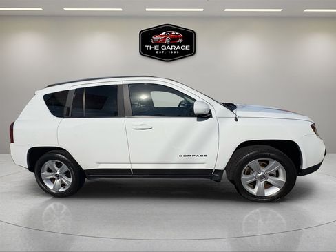 Used 2015 Jeep Compass Latitude w/ Sun/Sound Group image 4