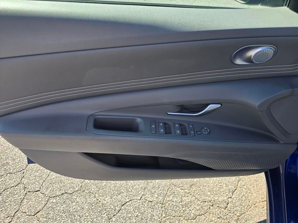 Used 2023 Hyundai Elantra SEL w/ Convenience Package FWD image 9
