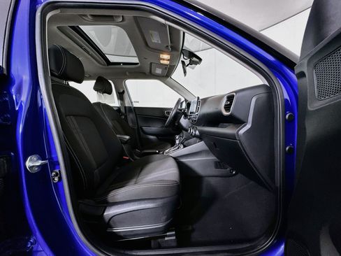 Used 2025 Hyundai Venue SEL FWD image 31