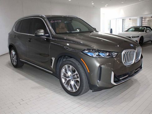 Certified 2024 BMW X5 xDrive50e w/ Premium Package AWD/4WD image 10