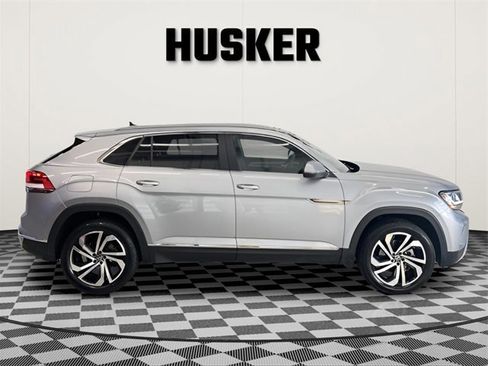Used 2022 Volkswagen Atlas Cross Sport SEL image 2