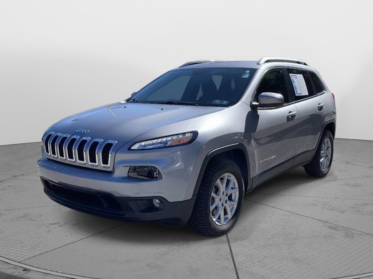 Used 2017 Jeep Cherokee Latitude w/ Cold Weather Group AWD/4WD image 7