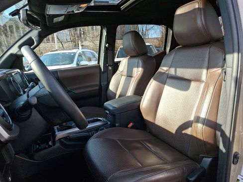 Used 2017 Toyota Tacoma Limited image 11