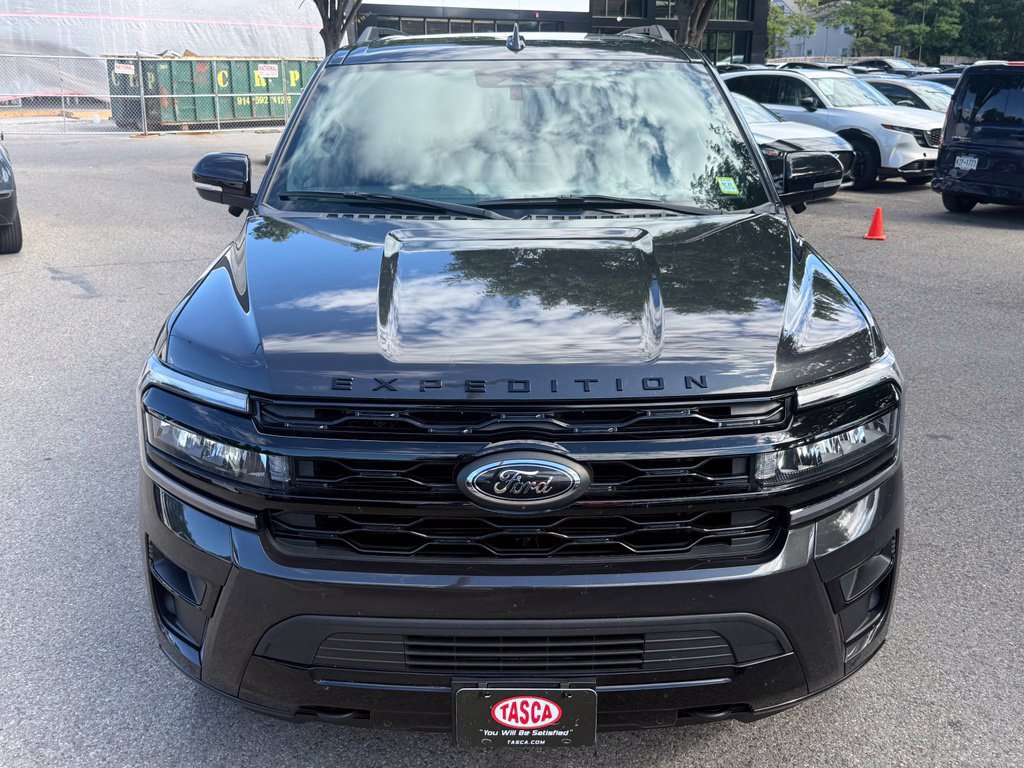 Used 2023 Ford Expedition Limited AWD/4WD image 2