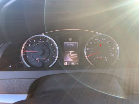 Used 2017 Toyota Camry SE image 25