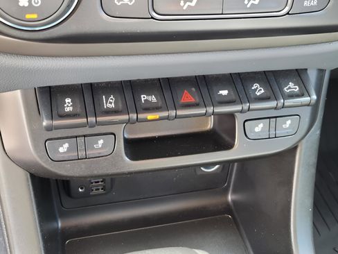 Used 2021 Chevrolet Colorado Z71 w/ Safety Package image 8