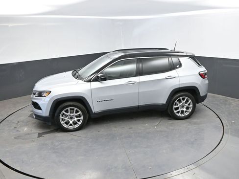 Used 2025 Jeep Compass Limited AWD/4WD image 24
