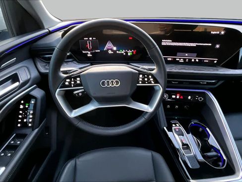 Used 2025 Audi Q5 Premium Plus w/ Premium Plus AWD/4WD image 6