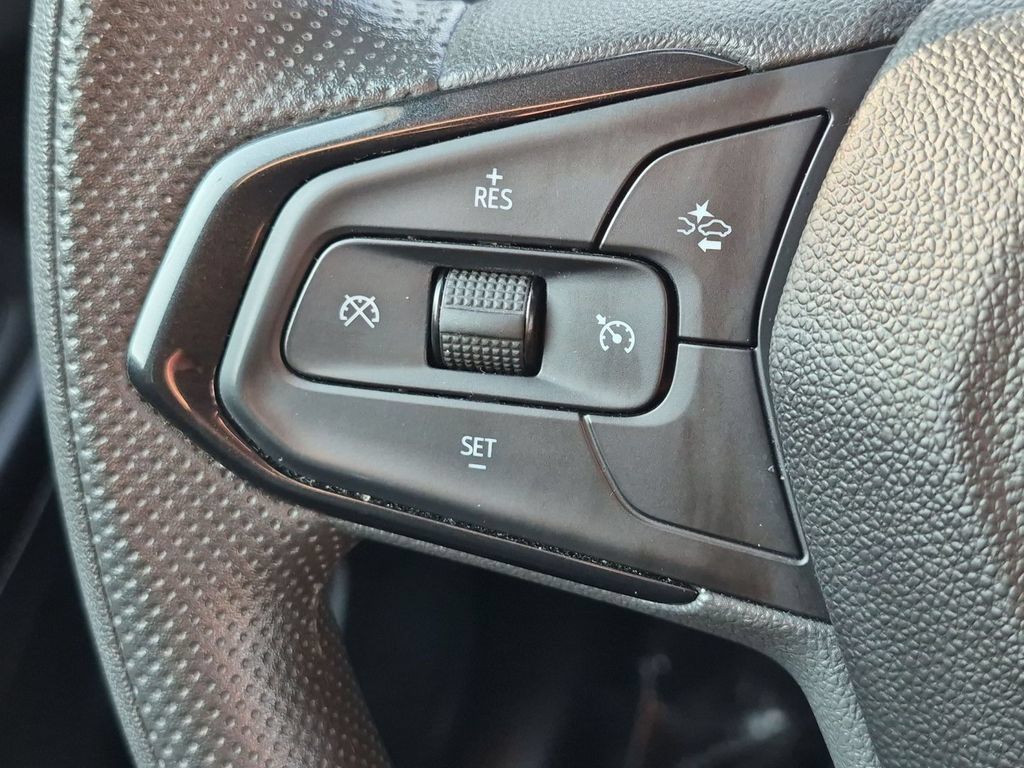 Used 2025 Chevrolet TrailBlazer LT AWD/4WD image 18