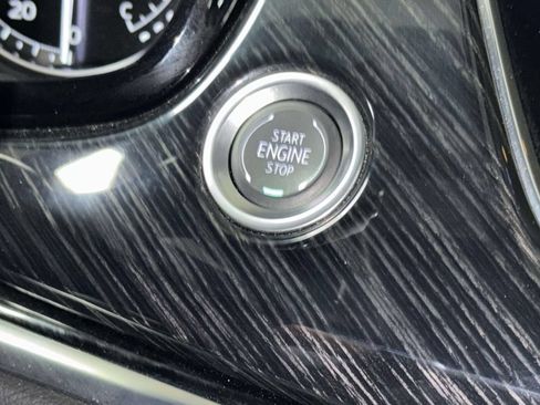 Used 2025 Cadillac XT6 Premium Luxury AWD/4WD image 29