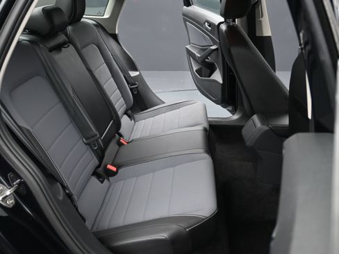 Used 2026 Volkswagen Jetta SE FWD image 25