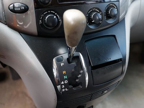 Used 2010 Toyota Sienna CE FWD image 29