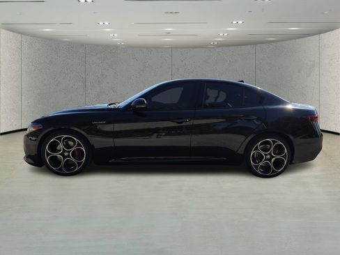 Used 2022 Alfa Romeo Giulia Veloce image 6