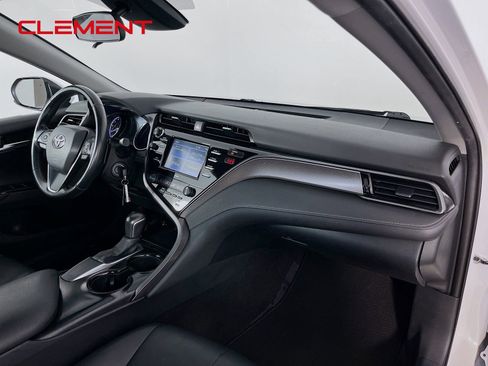 Used 2020 Toyota Camry SE FWD image 31
