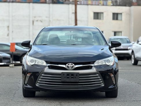 Used 2017 Toyota Camry XLE image 3