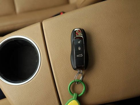 Used 2013 Porsche Panamera 4 Platinum Edition image 60