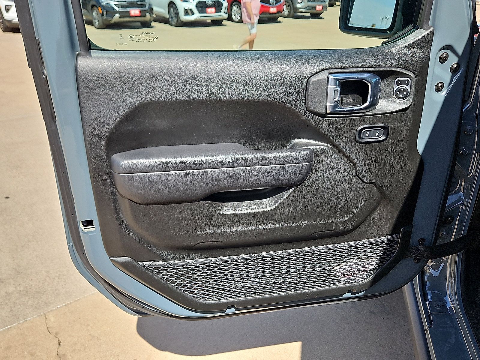 Used 2025 Jeep Wrangler Unlimited Rubicon 4xe w/ Safety Group AWD/4WD image 11
