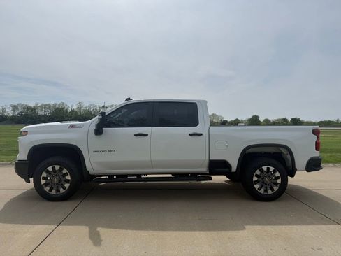 Used 2025 Chevrolet Silverado 2500 Custom w/ Custom Value Package AWD/4WD image 8