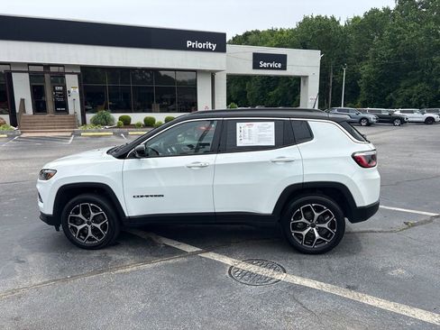 Used 2025 Jeep Compass Limited AWD/4WD image 6