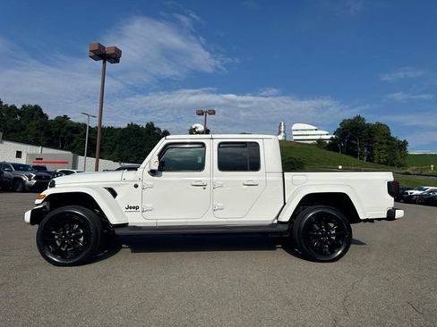 Used 2023 Jeep Gladiator Overland AWD/4WD image 3
