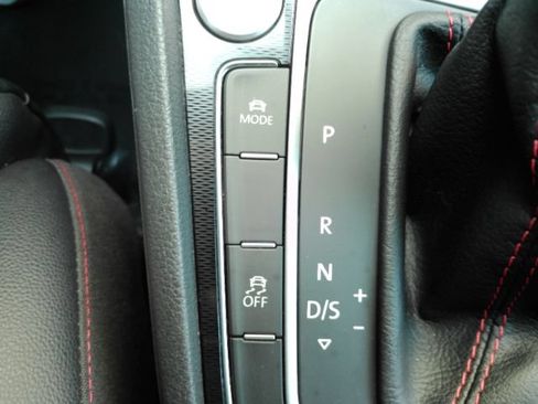Used 2017 Volkswagen GTI SE FWD image 46