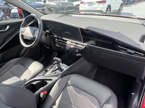 Certified 2023 Kia Niro EX Touring image 17