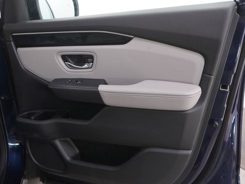 Used 2024 Honda Pilot Touring image 12