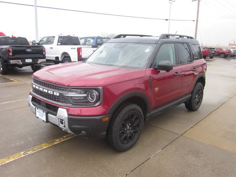 Used 2025 Ford Bronco Sport Badlands image 3
