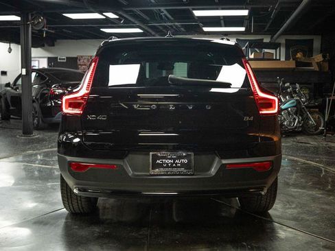 Used 2023 Volvo XC40 B4 Ultimate FWD image 6