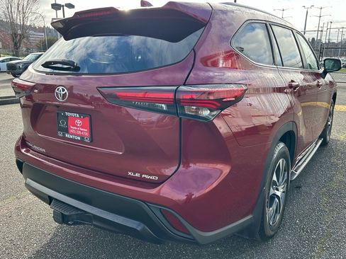 Certified 2024 Toyota Highlander XLE image 5