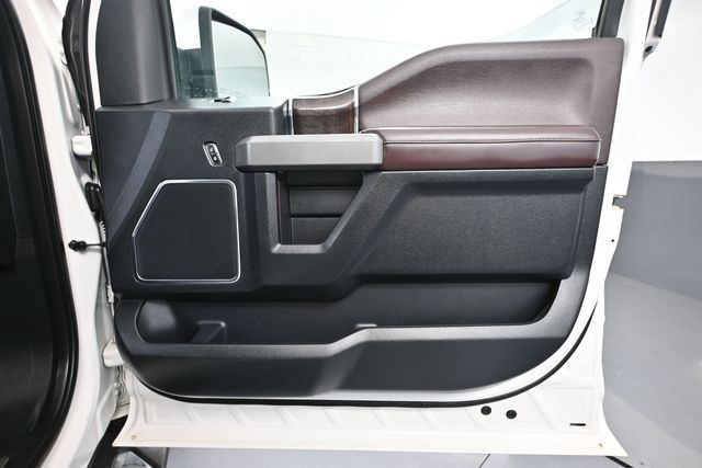 Used 2017 Ford F150 Platinum w/ Equipment Group 701A Luxury AWD/4WD image 39