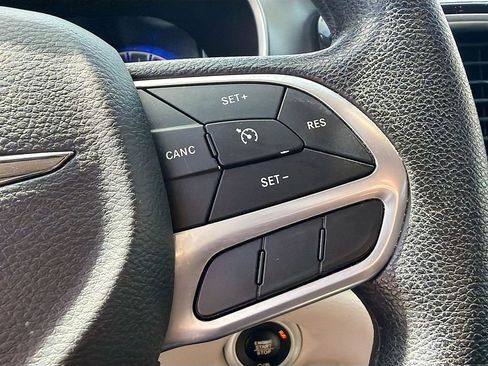 Used 2020 Chrysler Pacifica Touring w/ Tire & Wheel Group FWD image 35