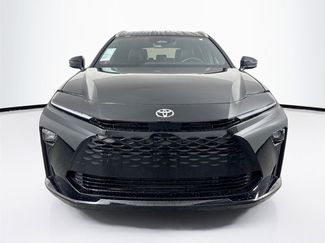 Used 2025 Toyota Crown Signia video 3