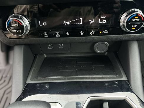 Used 2025 Mitsubishi Outlander ES FWD image 20