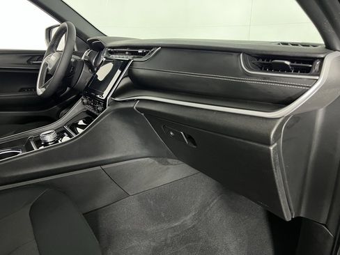 Certified 2025 Jeep Grand Cherokee L Laredo w/ Luxury Tech Group I image 32