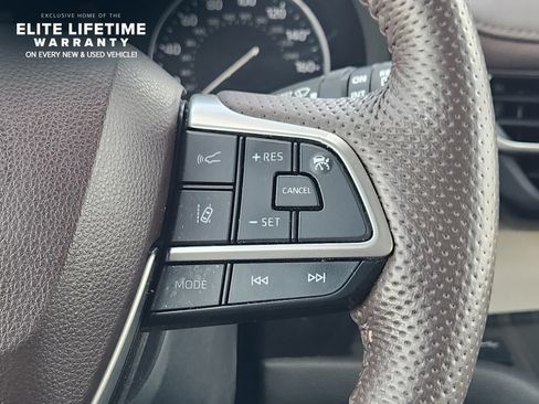 Used 2024 Toyota Sienna Platinum FWD image 29