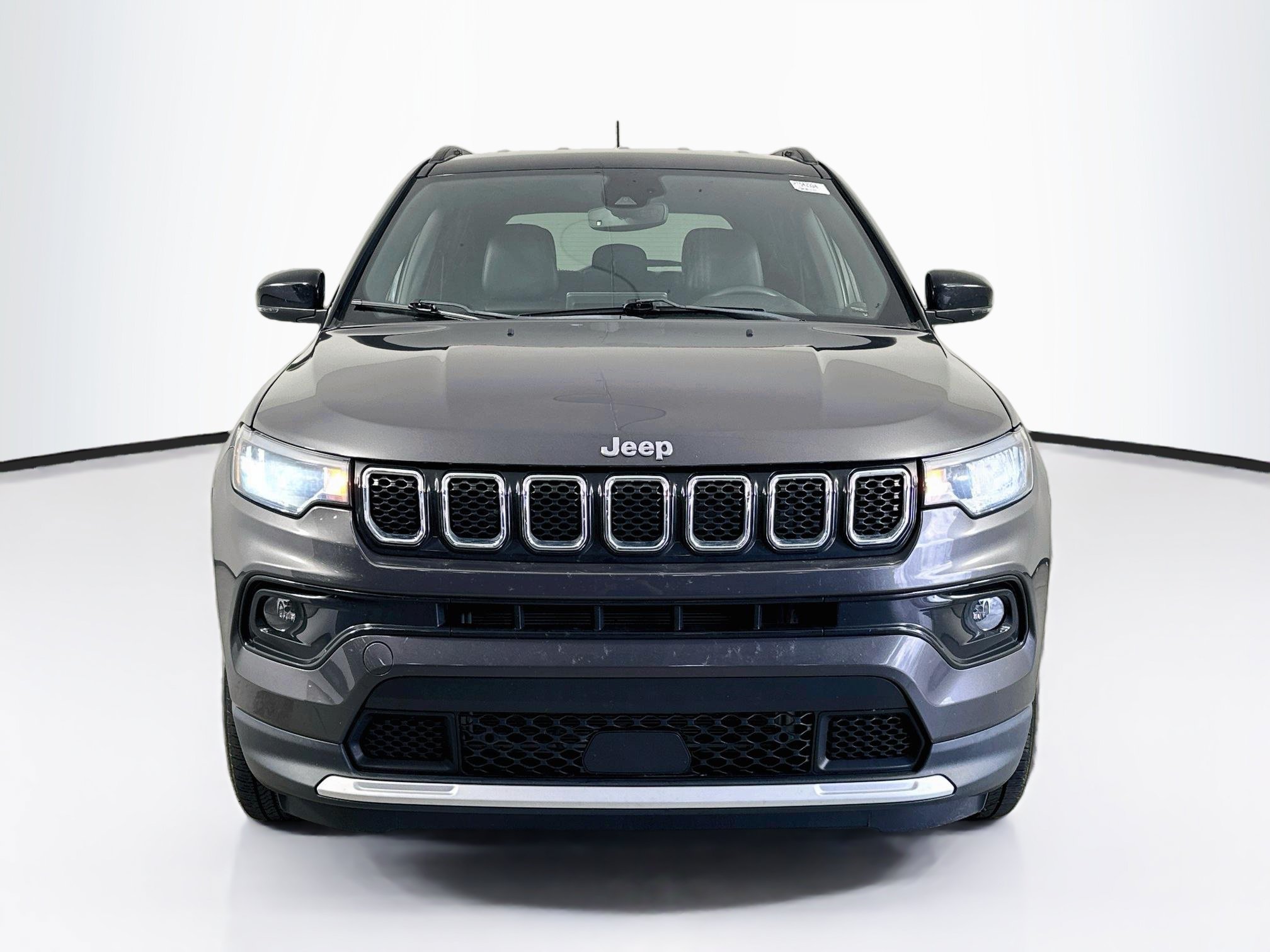 Used 2023 Jeep Compass Limited AWD/4WD image 2