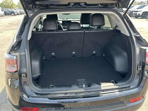 Certified 2022 Jeep Compass Limited image 11