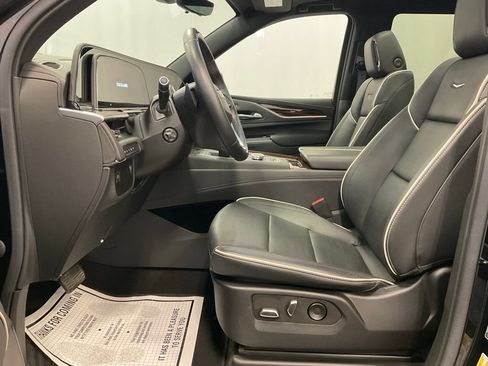 Used 2022 Cadillac Escalade Premium Luxury AWD/4WD image 13