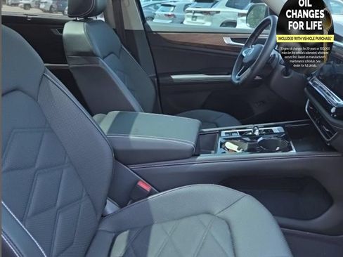 Used 2024 Volkswagen Atlas SE w/ Panoramic Sunroof Package AWD/4WD image 12