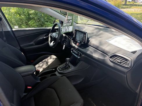 Used 2019 Hyundai Elantra GT FWD image 34
